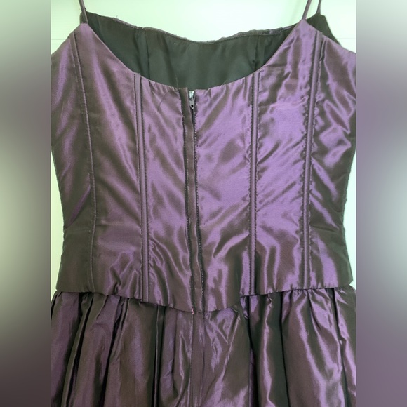 Gorgeous shiny purple vintage corset gown - Picture 2 of 4
